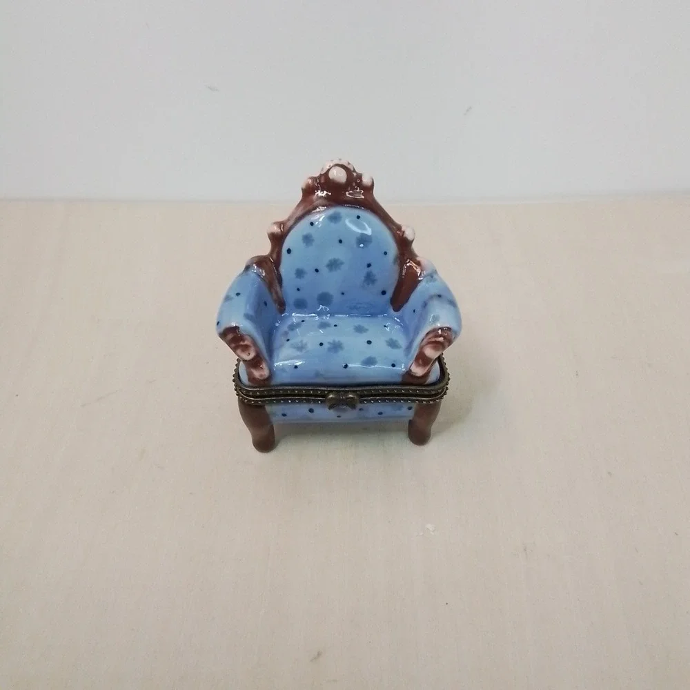 Blue Floral Ceramic‎ Armchair Trinket Box Hinged Ornate Vintage Style